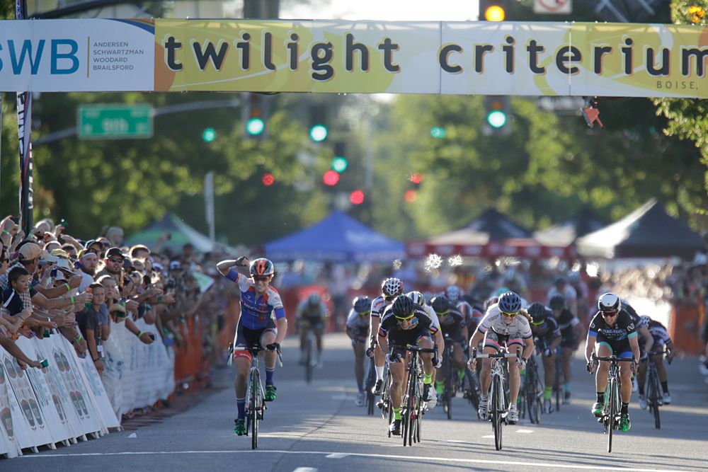 Sam Schneider wins the Boise Twilight