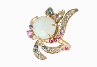 ’Phoenix’ ring in 18-ct yellow gold with opal and tonal diamonds