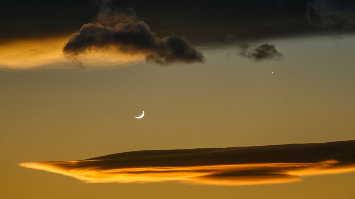 France. Seine et Marne. The sky at dusk. Lenticular clouds. View of the crescent moon (age : 4 days) and planet Venus on March 28th 2020.