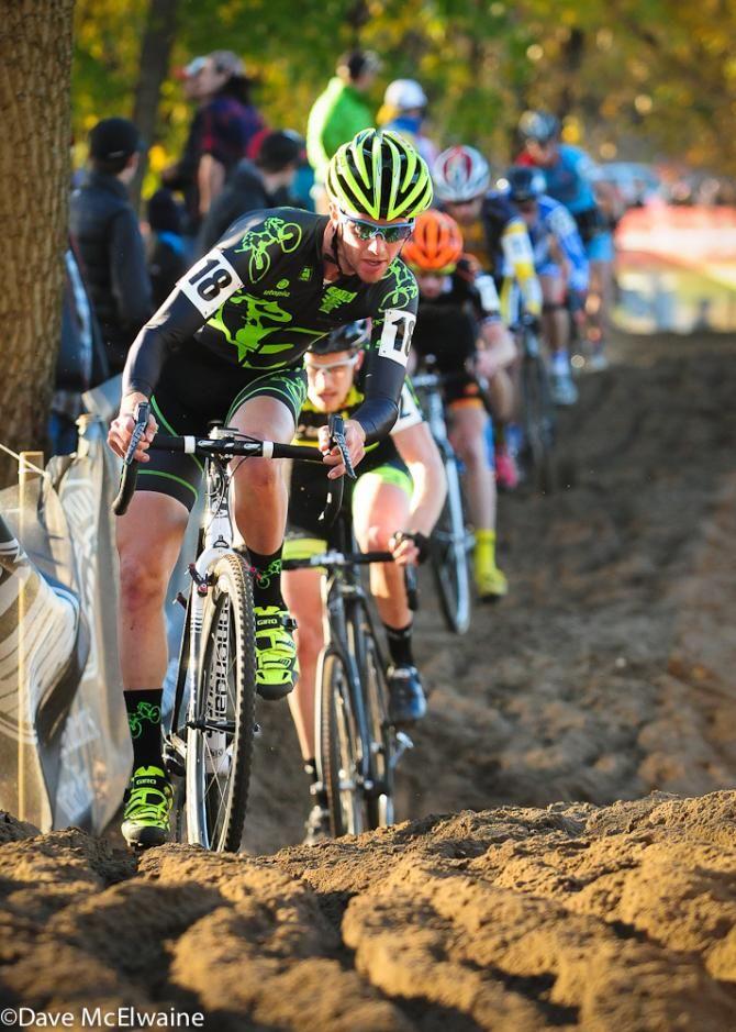 Ryan Knapp (Pony Shop Cyclocross) leading a huge train of riders through the sand