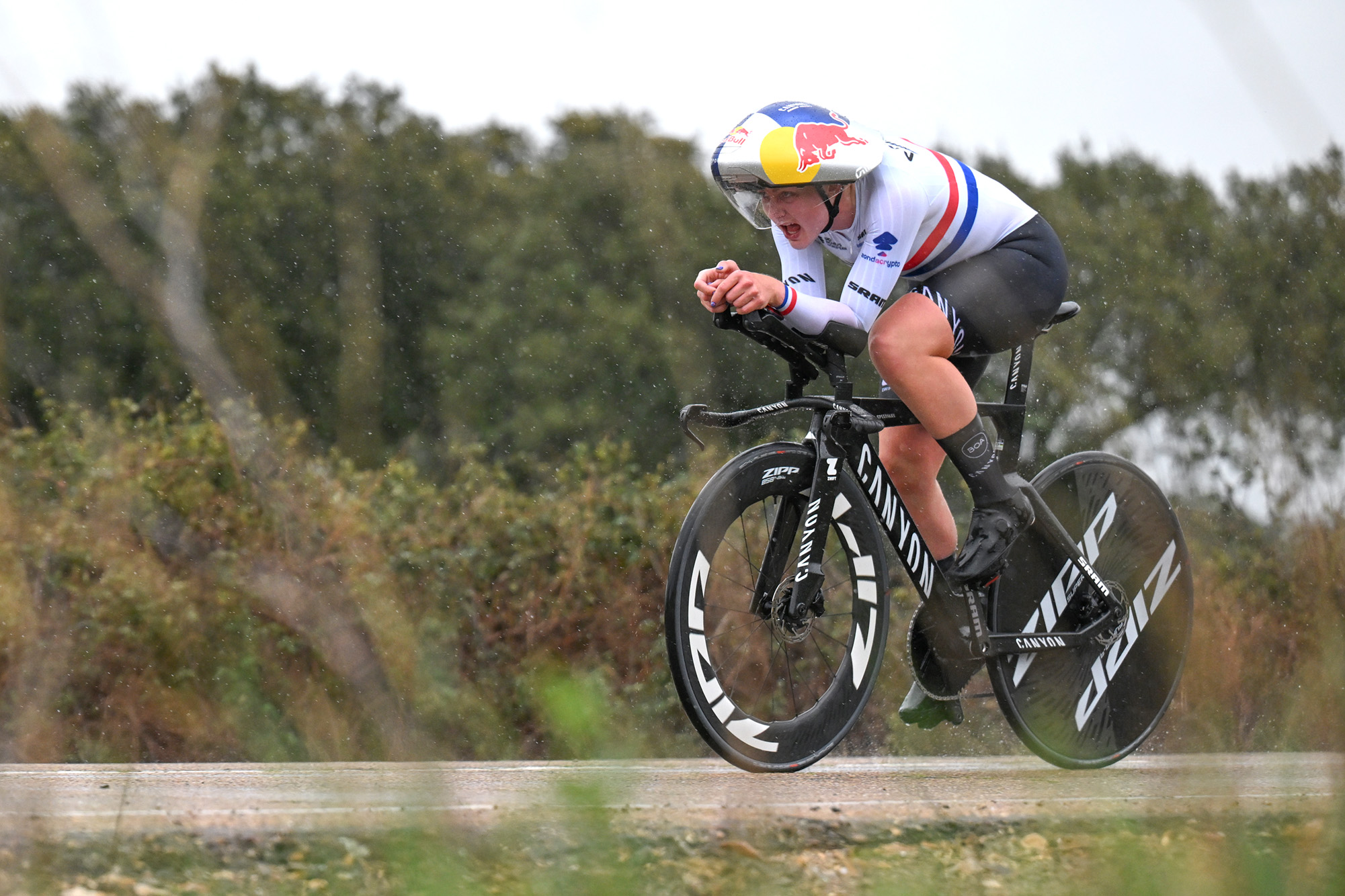 HERRERA DEL DUQUE, SPAIN - MARCH 06: Zoe Backstedt of Great Britain and Team CANYON//SRAM zondacrypto competes during the 4th Vuelta Extremadura Feminas 2026, Stage 1 a 18.4km individual time trial stage from Herrera del Duque to Herrera del Duque on March 06, 2026 in Herrera del Duque, Spain. (Photo by Antonio Baixauli/Getty Images)