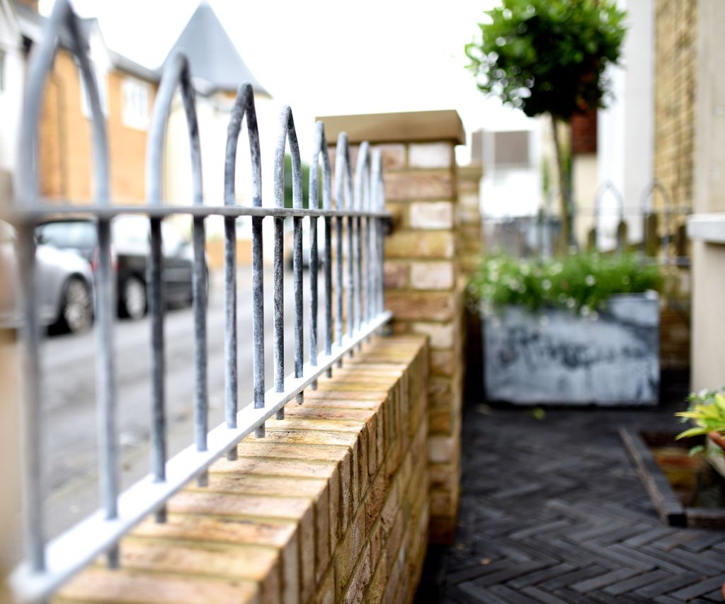 9 front garden wall ideas that blend style and practicality | Homebuilding