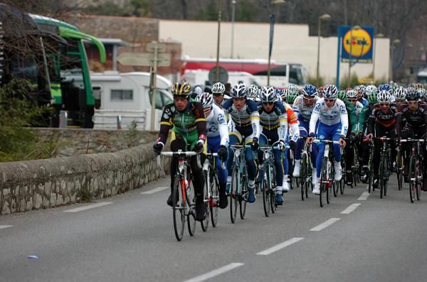 Landbouwkrediet shares the work as the race gets underway