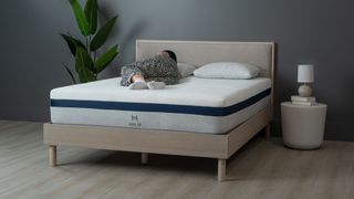 Sleep editor lying on Helix Midnight mattress