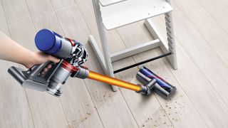 Dyson V8