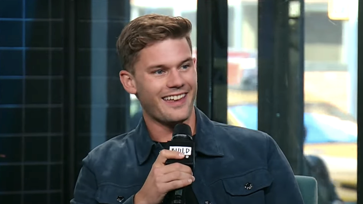 jeremy irvine in a build interview