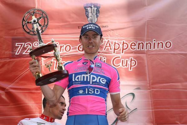 Damiano Cunego (Lampre - ISD) atop the podium