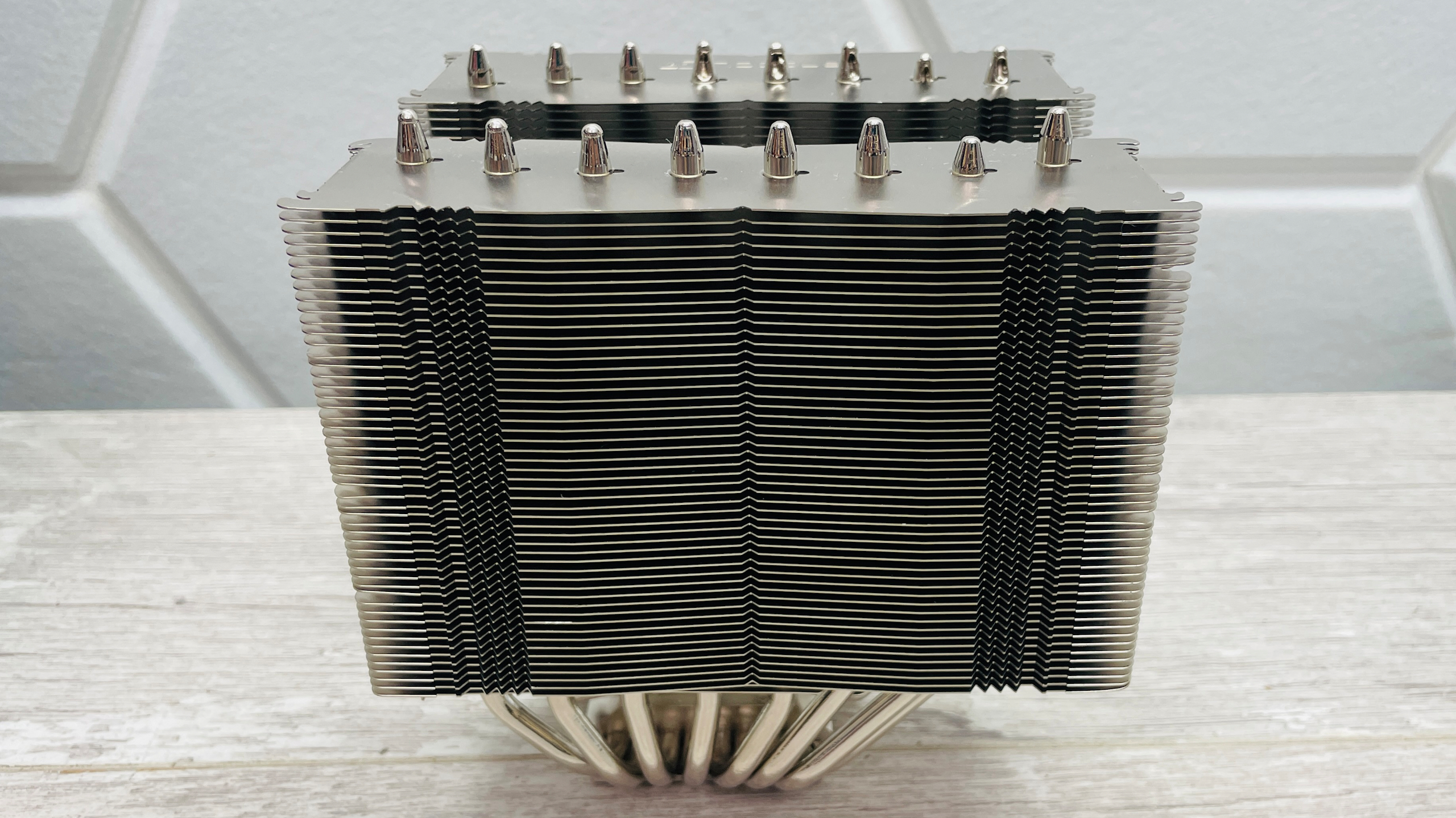 The Noctua NH-D15 G2 radiator side view.