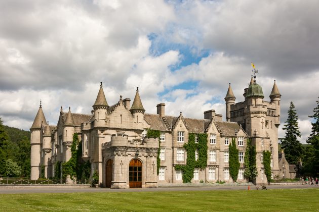 Balmoral Castle: Take a look inside the Queen's traditional Scottish ...