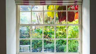 Victorian window hack with sash windows - keep your room cool using a sash window trick