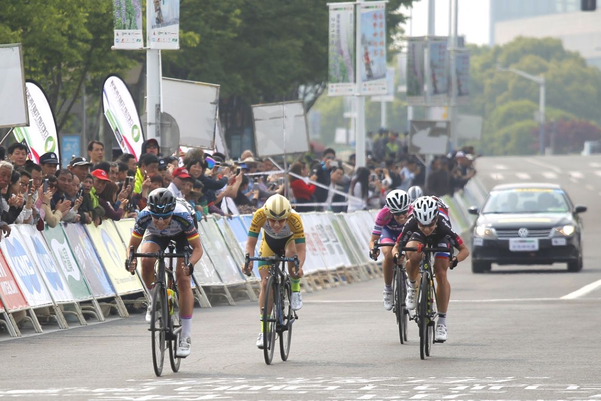 Charlotte Becker wins the sprint