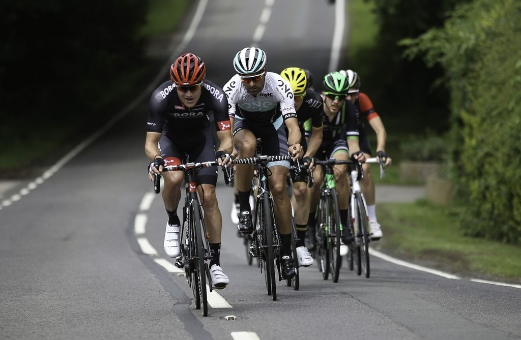 Scott Thwaites (Bora&ndash;Argon 18) at the front