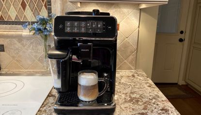 Philips 3200 Series Fully Automatic Espresso Machine LatteGo Black