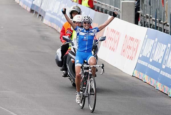 Italy's Tatiana Guderzo wins the elite women's road race world championships.