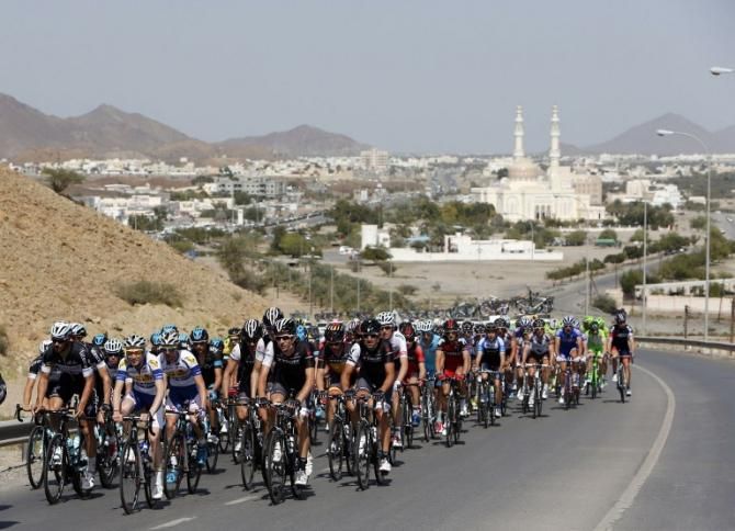 The bunch take on the Tour of Oman
