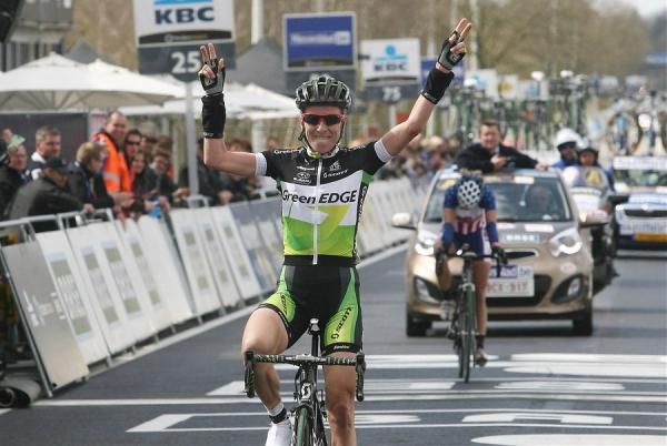 Judith Arndt (GreenEdge-AIS) salutes following her victory at the Tour of Flanders