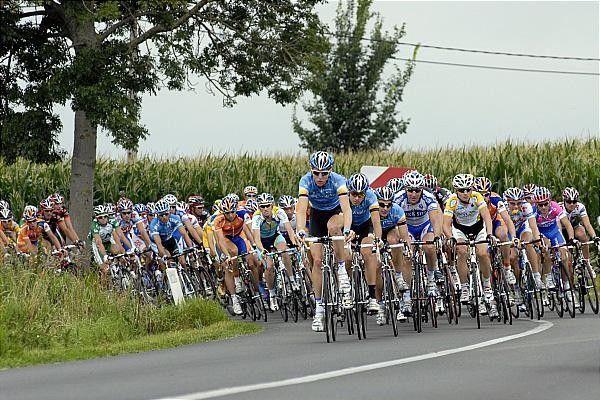 The bunch began closing in under pressure from Team Columbia.