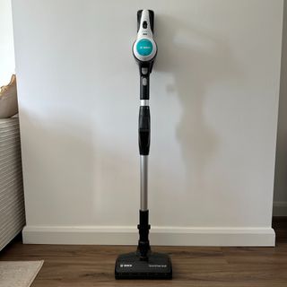 Bosch Unlimited 7 Aqua cordless vacuum and mop assembled