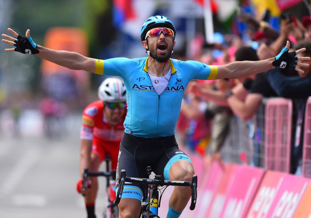 Dario Cataldo wins stage 15 at the Giro ahead of Mattia Cattaneo