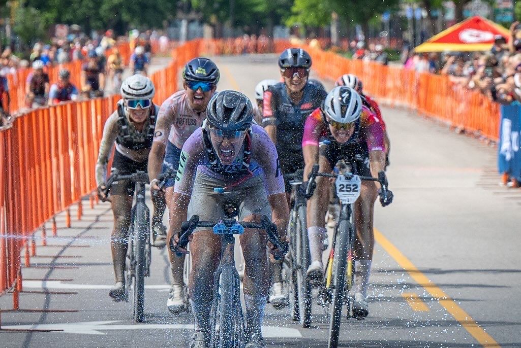 Rosa Kl&ouml;ser sprints to victory at Unbound Gravel 200 pro women's race in 2024