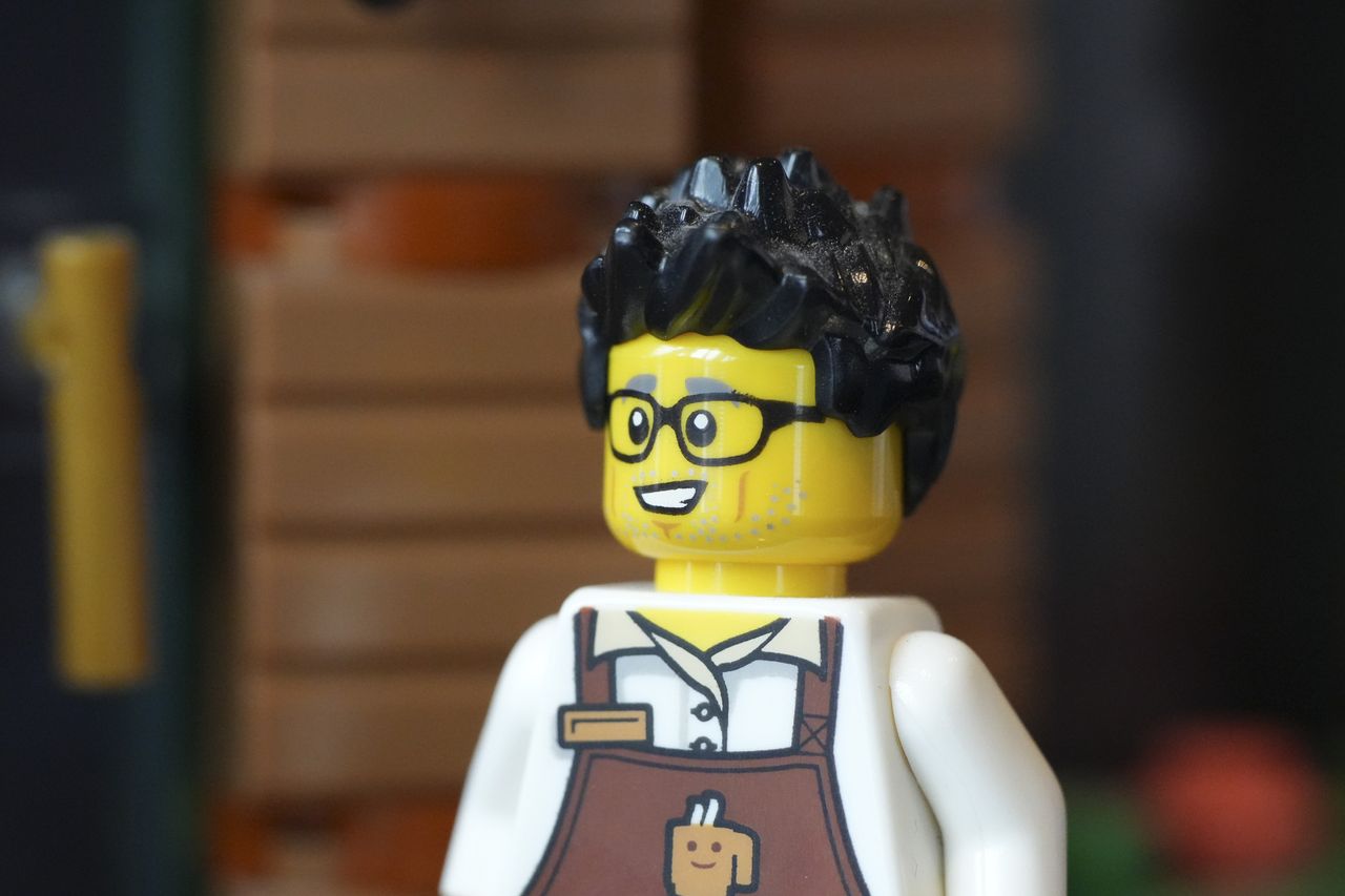Macro 0.5x magnification of a lego figure, made with the Sony FE 70-200mm F4 G OSS II lens