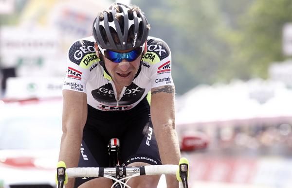 Denis Menchov (Geox-TMC) crosses the finish line in Nevegal with a time good enough for 7th place.