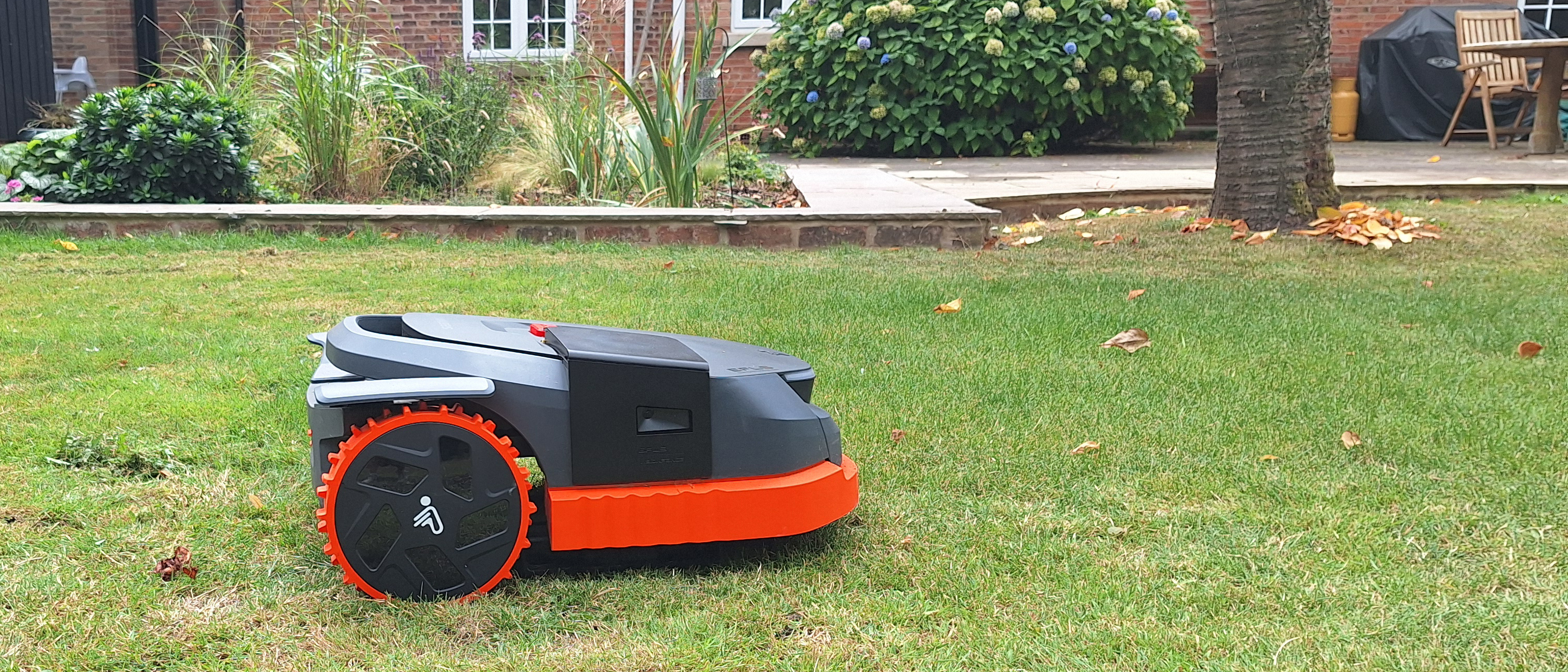 Segway Navimow X350 on reviewer&#039;s lawn
