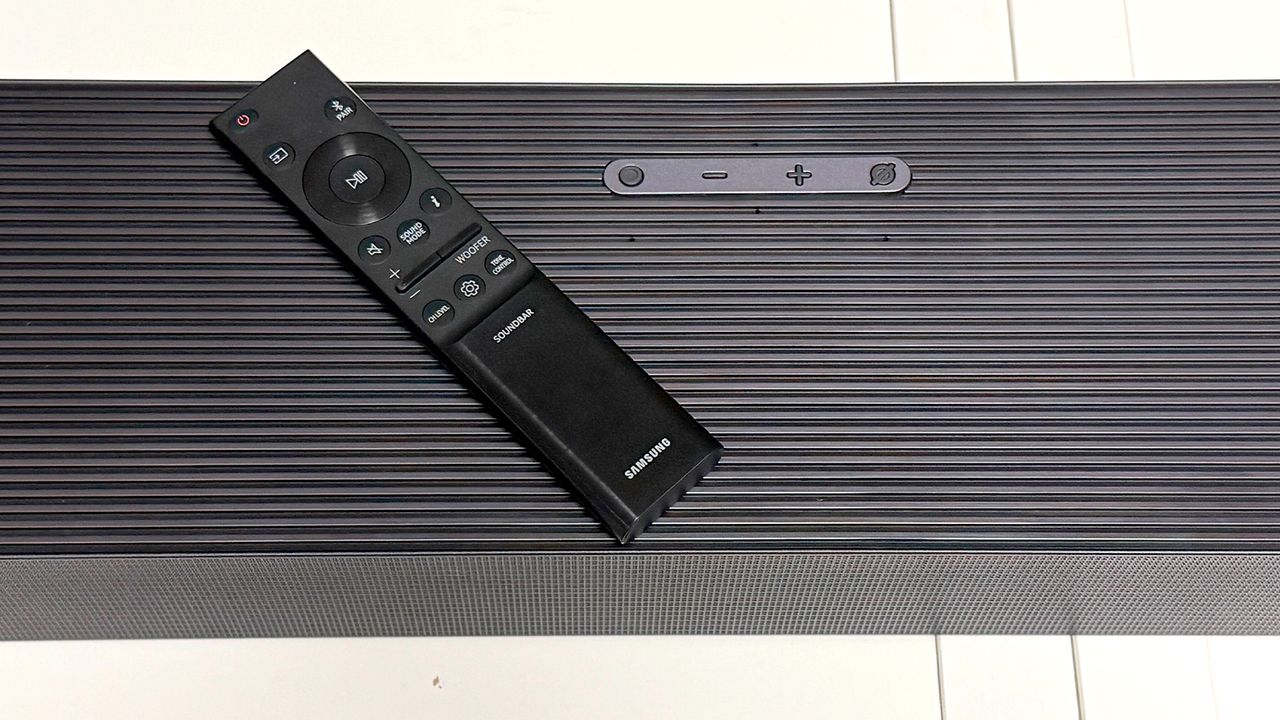Samsung HW-Q990H soundbar package
