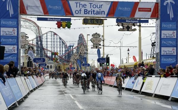 Andre Greipel sprints to victory at the end of stage 1