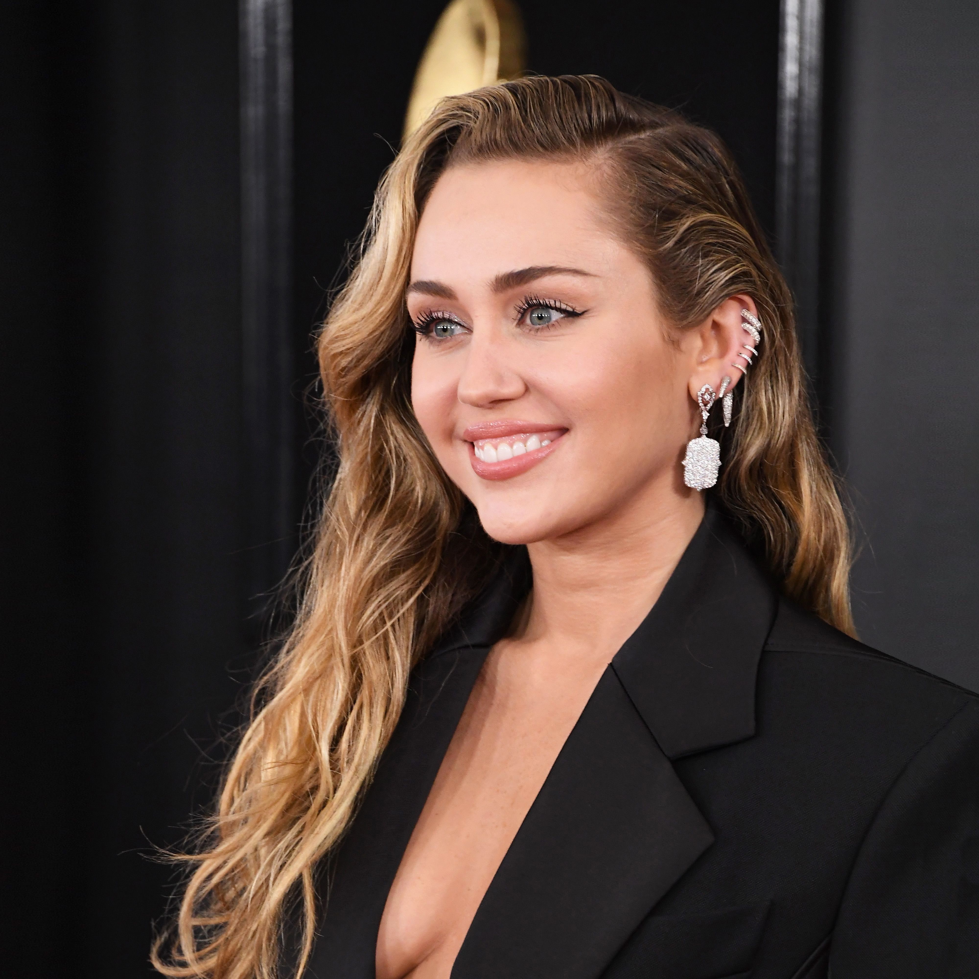 Miley Cyrus' Hair Is Now Styled into a Lob for the 2019 Met Gala | Marie  Claire