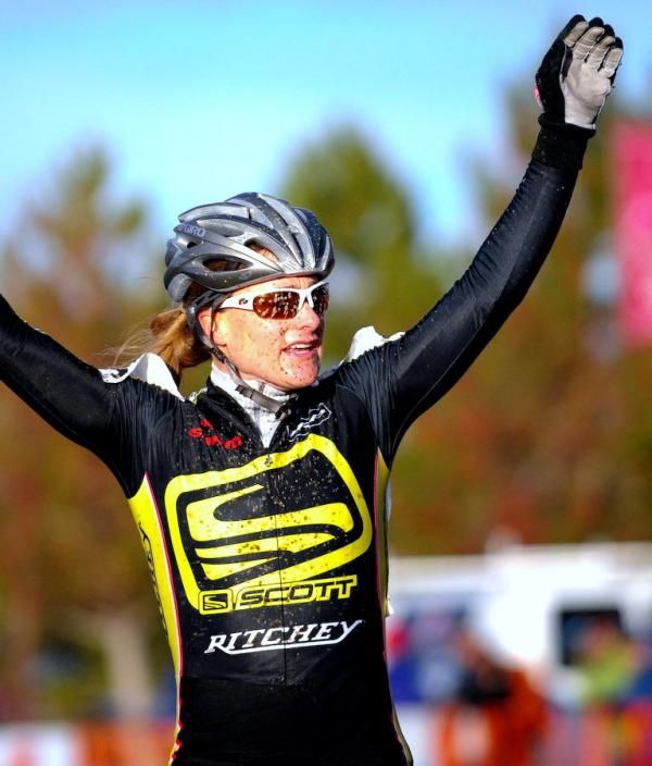 Kerry Barnholt (Scott Ritchey) wins the 35-39 race.