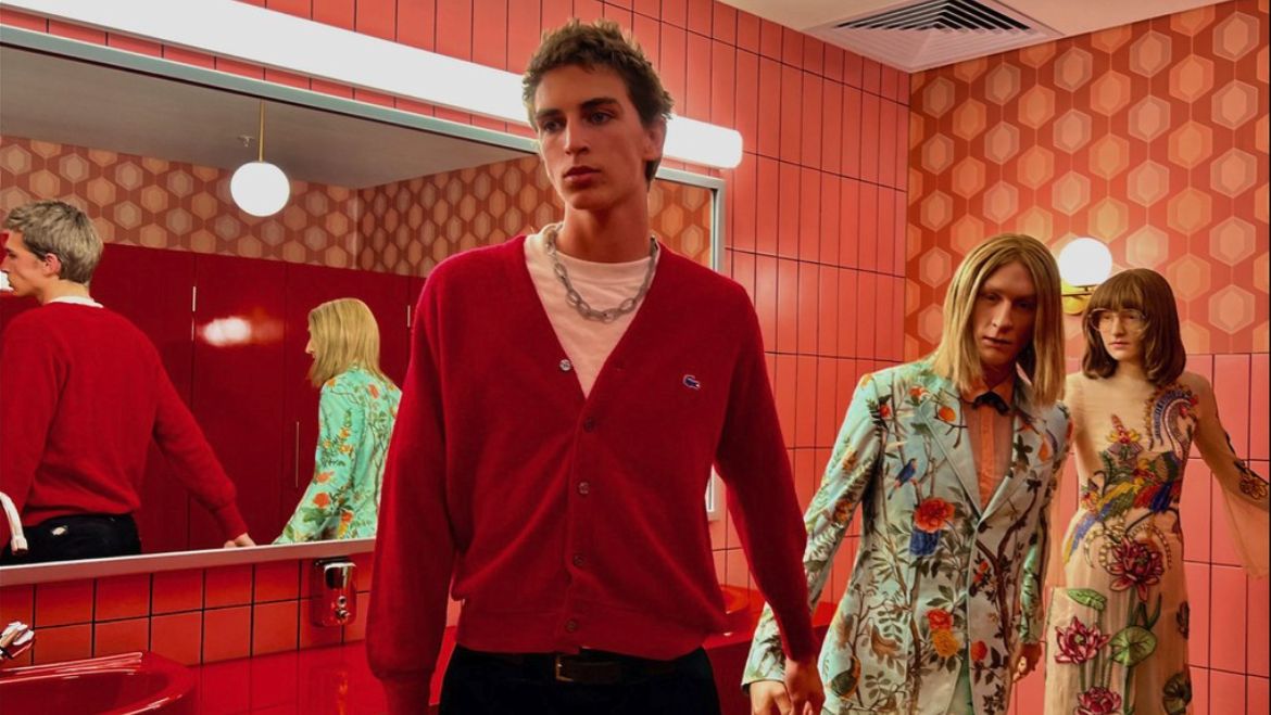 18-year-old posing with two mannequins at a Gucci exhibition in Sydney