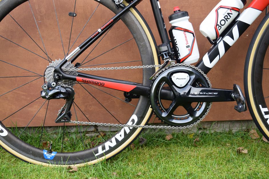 The women's team also use a Shimano Dura-Ace R9150 drivetrain but with a Pioneer power meter
