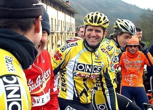 Abraham Olano (C) with Mikel Zarrabeitia (R)