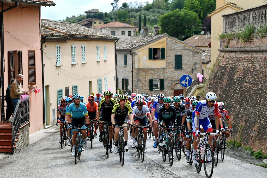 The peloton mid-stage