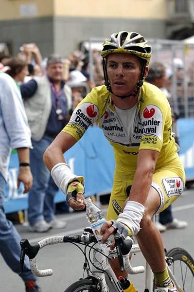 Ricc&ograve; rolls into Bergamo.