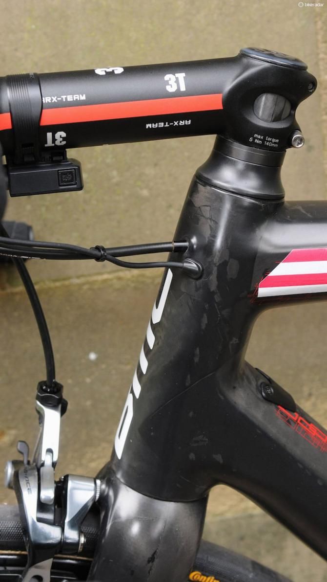 Neat head tube cable entry for the rear brake and Di2 cable