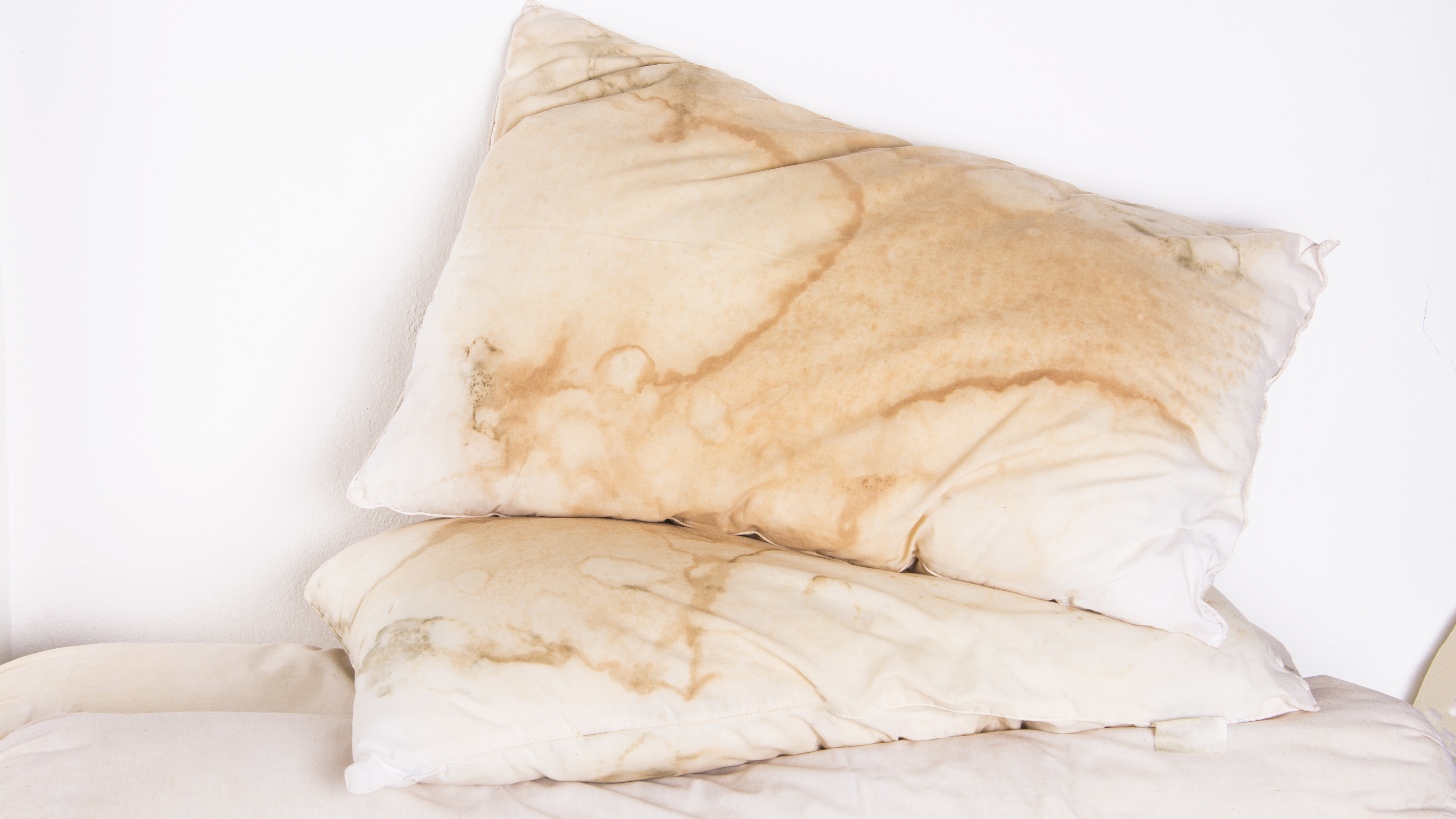 How to Dry Memory Foam and Latex Pillows