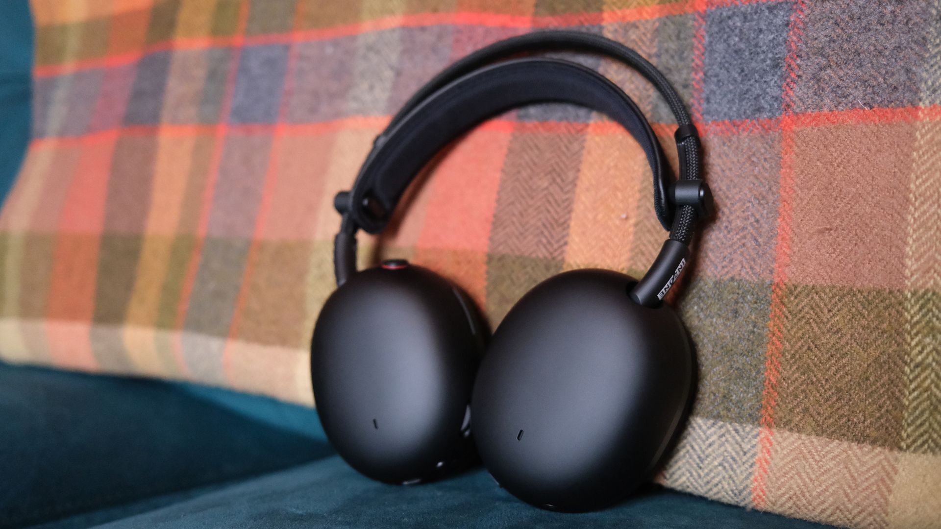 Love Sony's XM6 headphones? I just tested the gaming headset