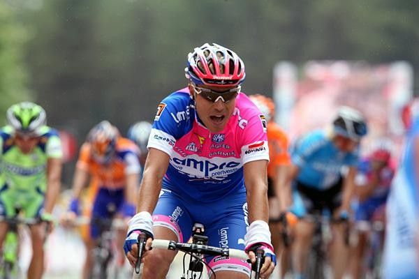 Damiano Cunego (Lampre) comes over in 21st.