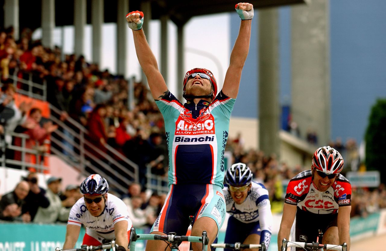 Magnus Bäckstedt at Paris-Roubaix in 2004