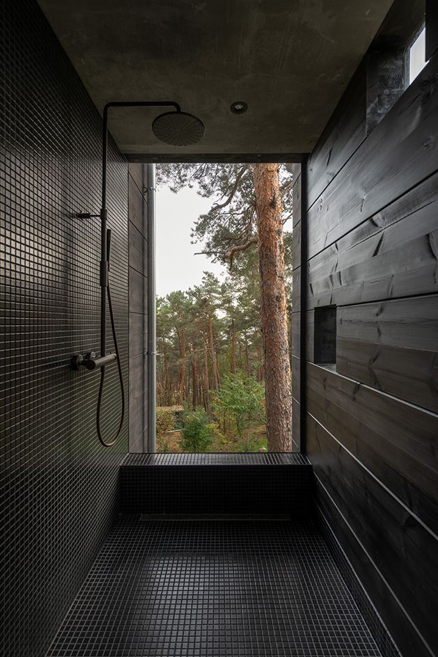 Villa Nikkesmelle by Gartnerfuglen looking up between timber volumes outside