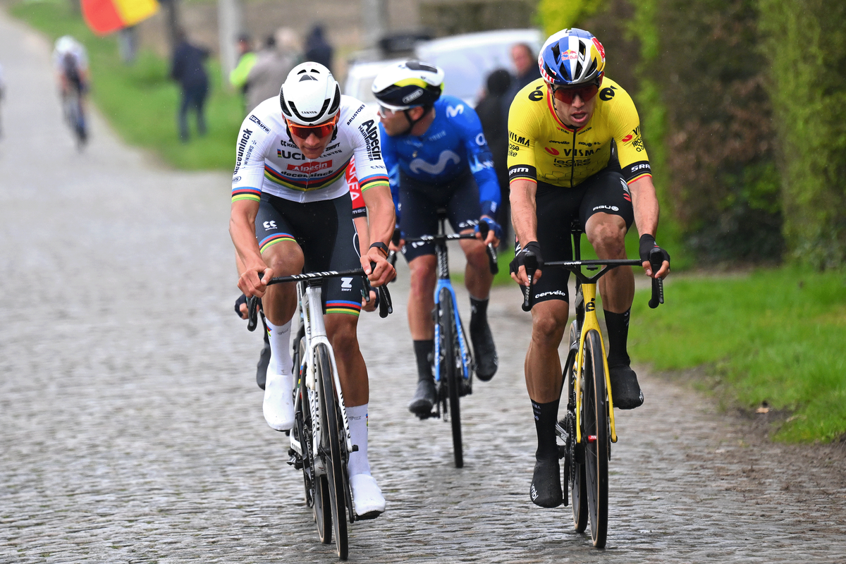 Van der Poel and Van Aert racing at the E3 Saxo Classic last season