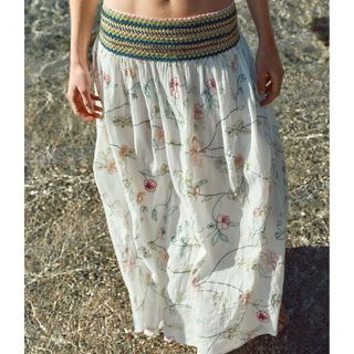 FLORAL EMBROIDERED MIDI SKIRT
