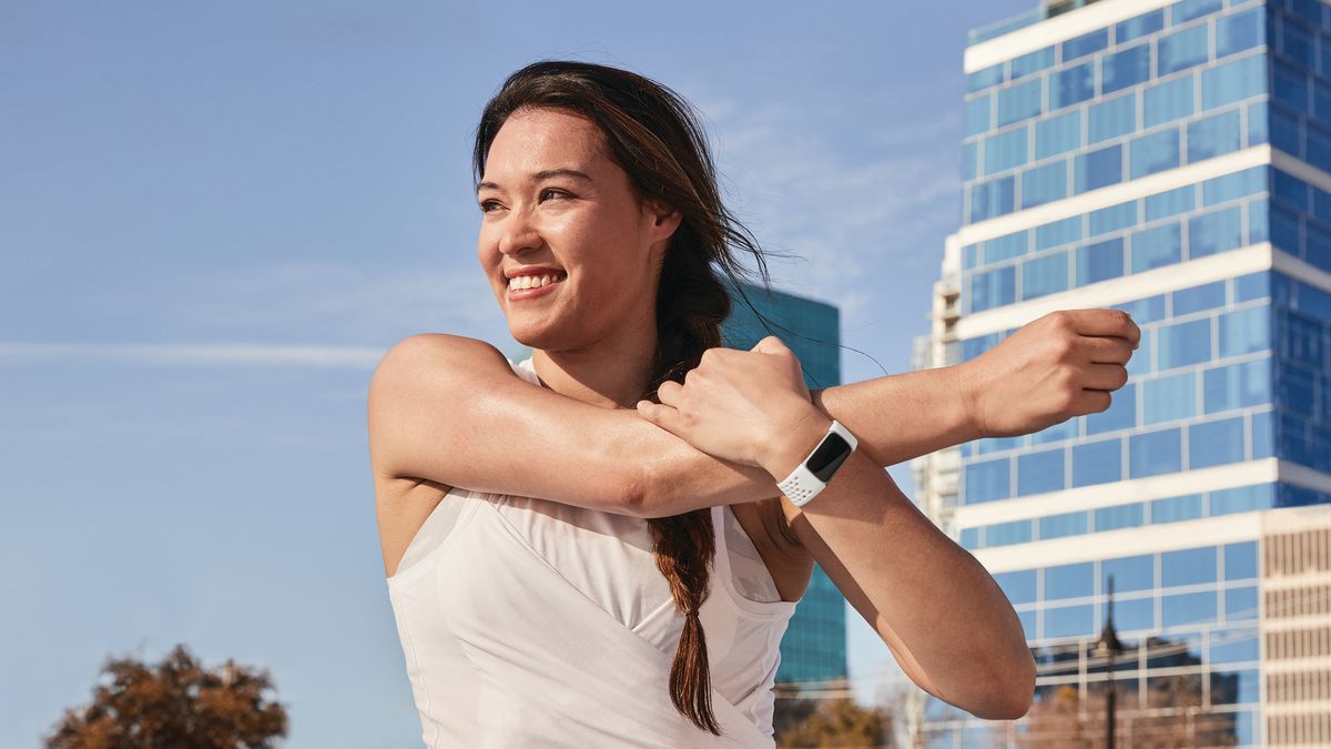 fitbit charge 5 v fitbit luxe