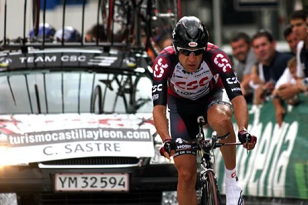 Carlos Sastre (CSC) gets into the groove.