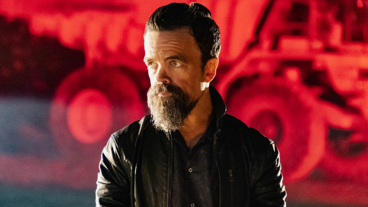 Peter Dinklage as Roman Lunyov in "I Care A Lot" on Netflix.