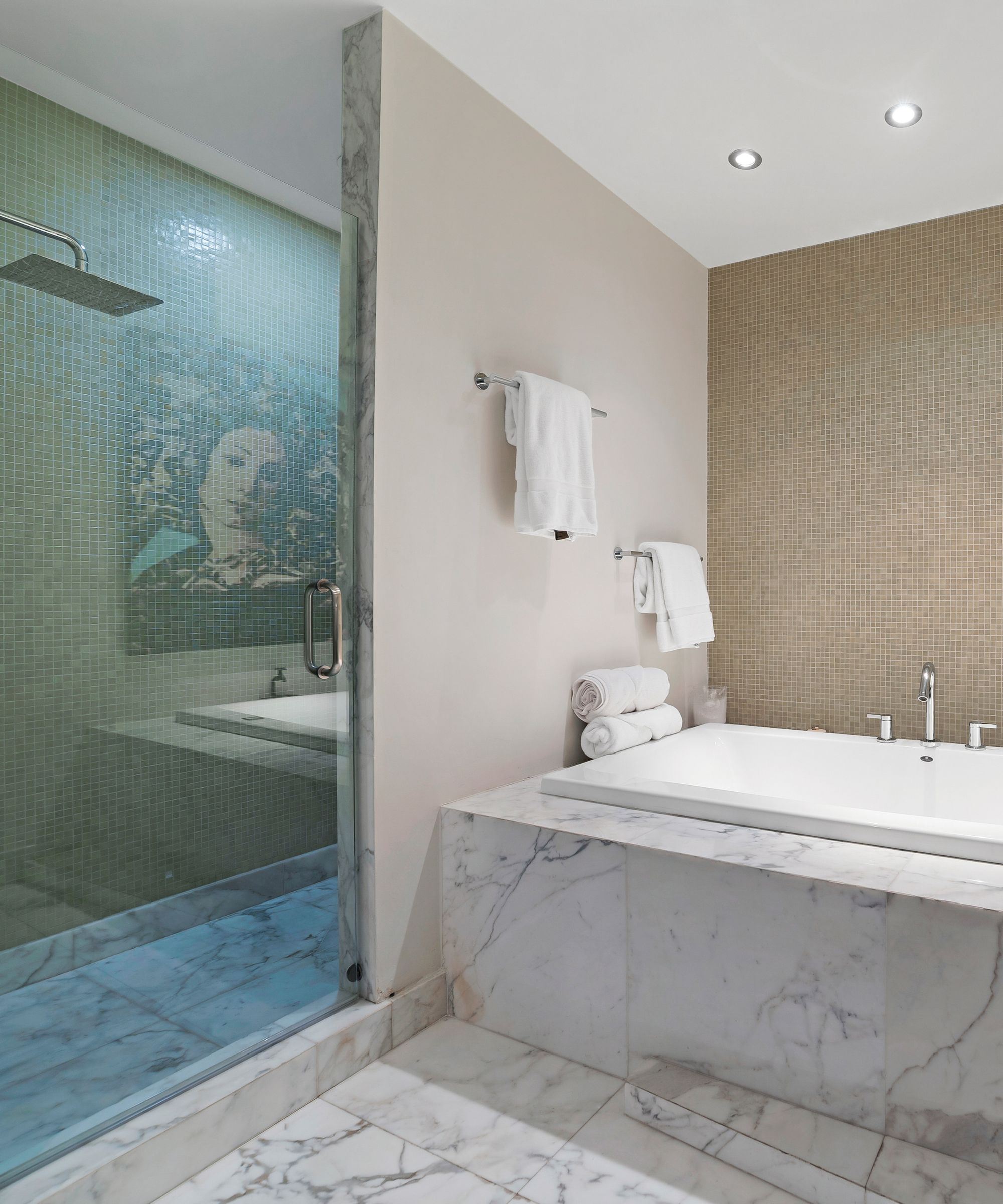 Luis Miguel's bathroom