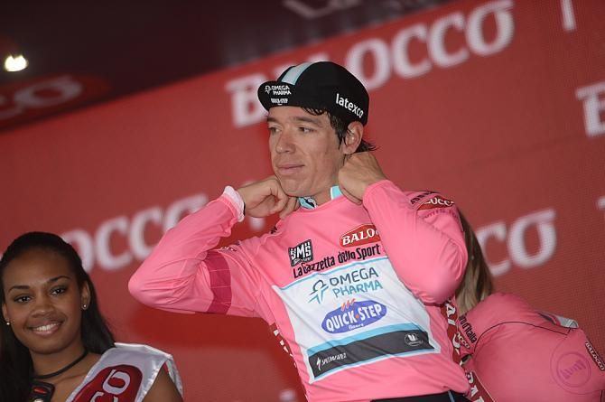 Rigoberto Uran (Omega Pharma-Quickstep) dons the maglia rosa for the first time in his career.