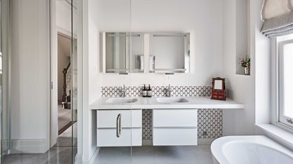 5 must-haves for a guest bathroom, according to designers